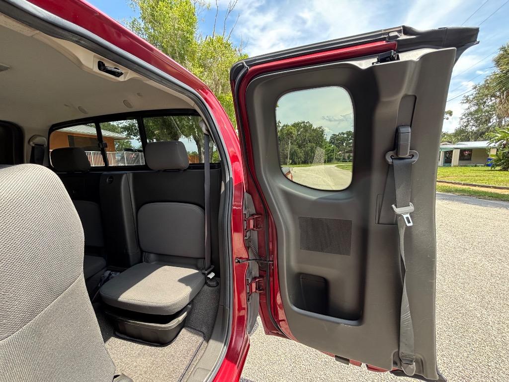 2006 Nissan Frontier XE photo 10