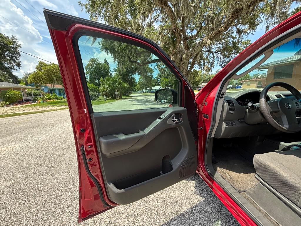 2006 Nissan Frontier XE photo 5