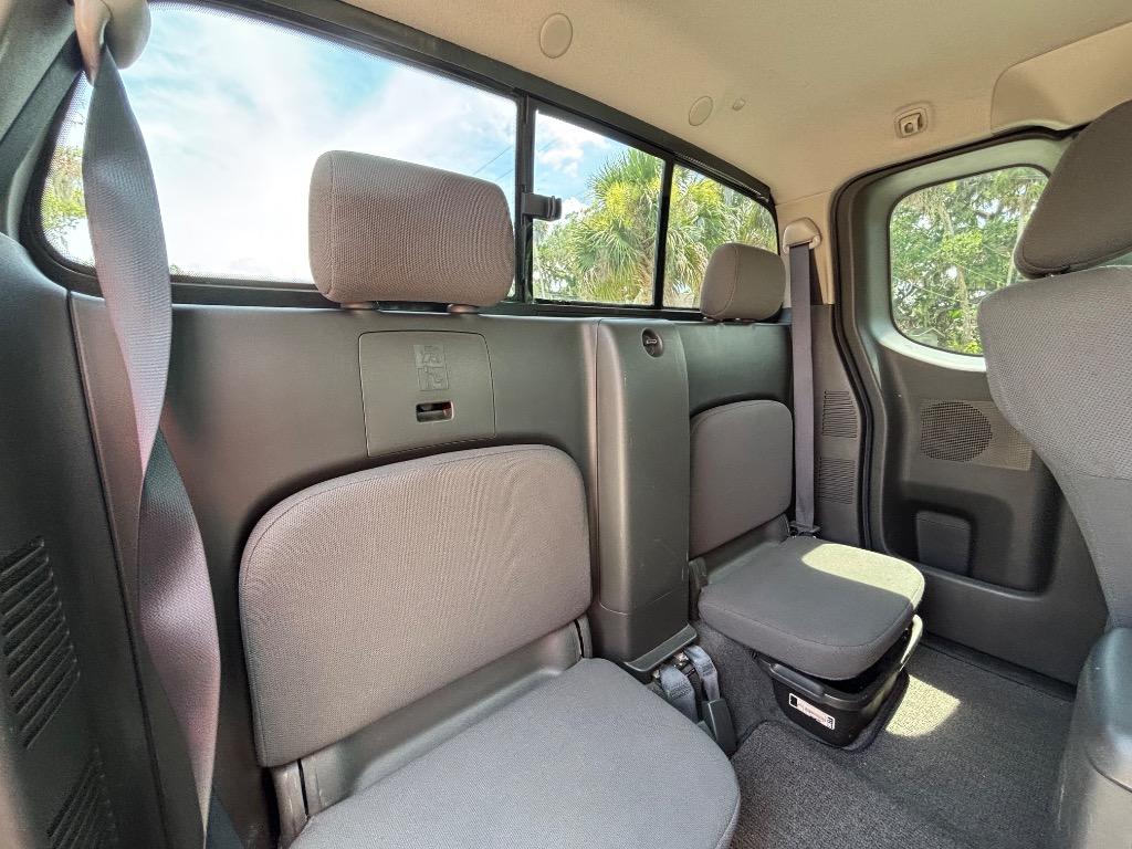 2006 Nissan Frontier XE photo 19