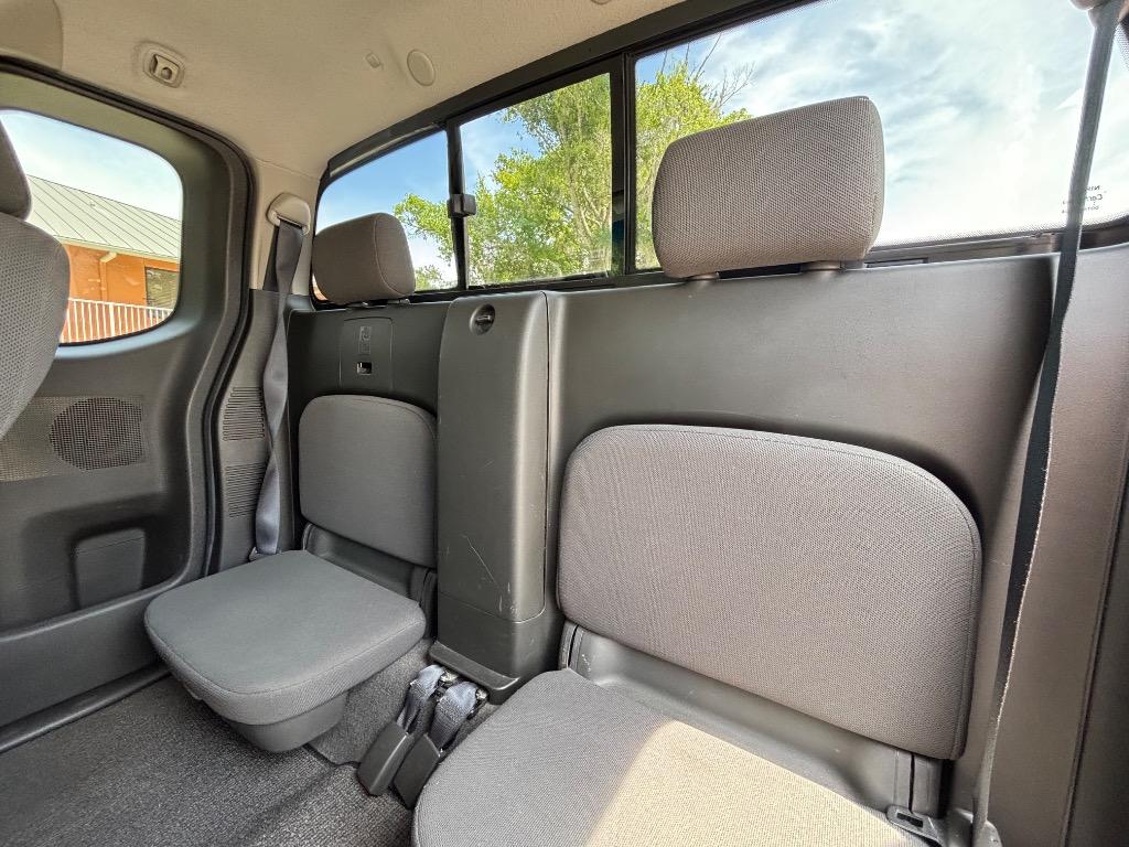 2006 Nissan Frontier XE photo 9