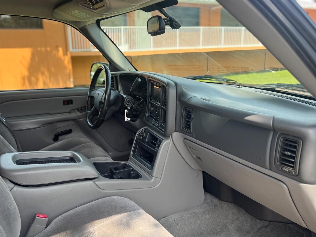 2004 Chevrolet Tahoe LS photo 20