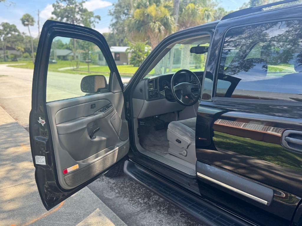 2004 Chevrolet Tahoe LS photo 4