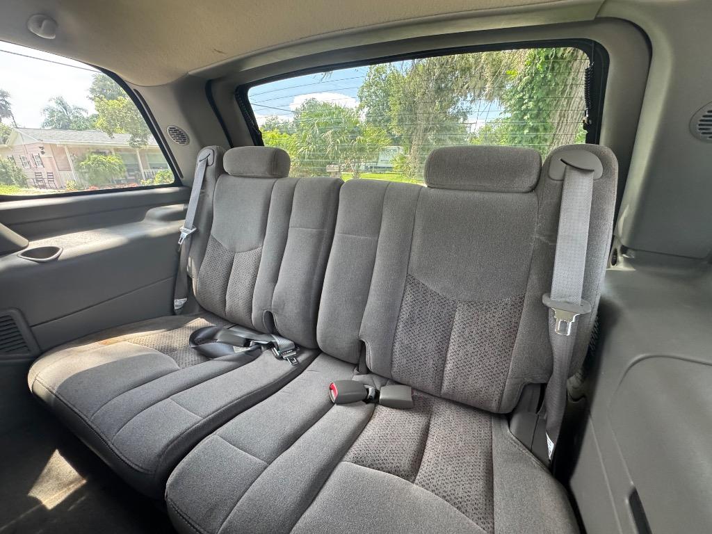 2004 Chevrolet Tahoe LS photo 9