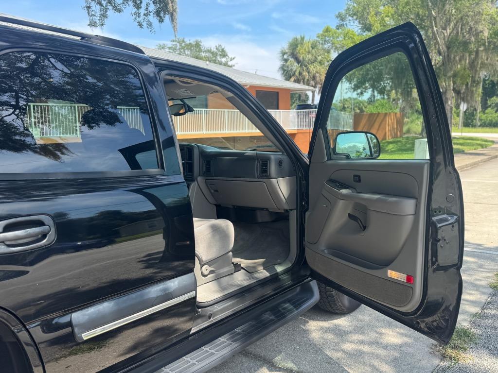 2004 Chevrolet Tahoe LS photo 19