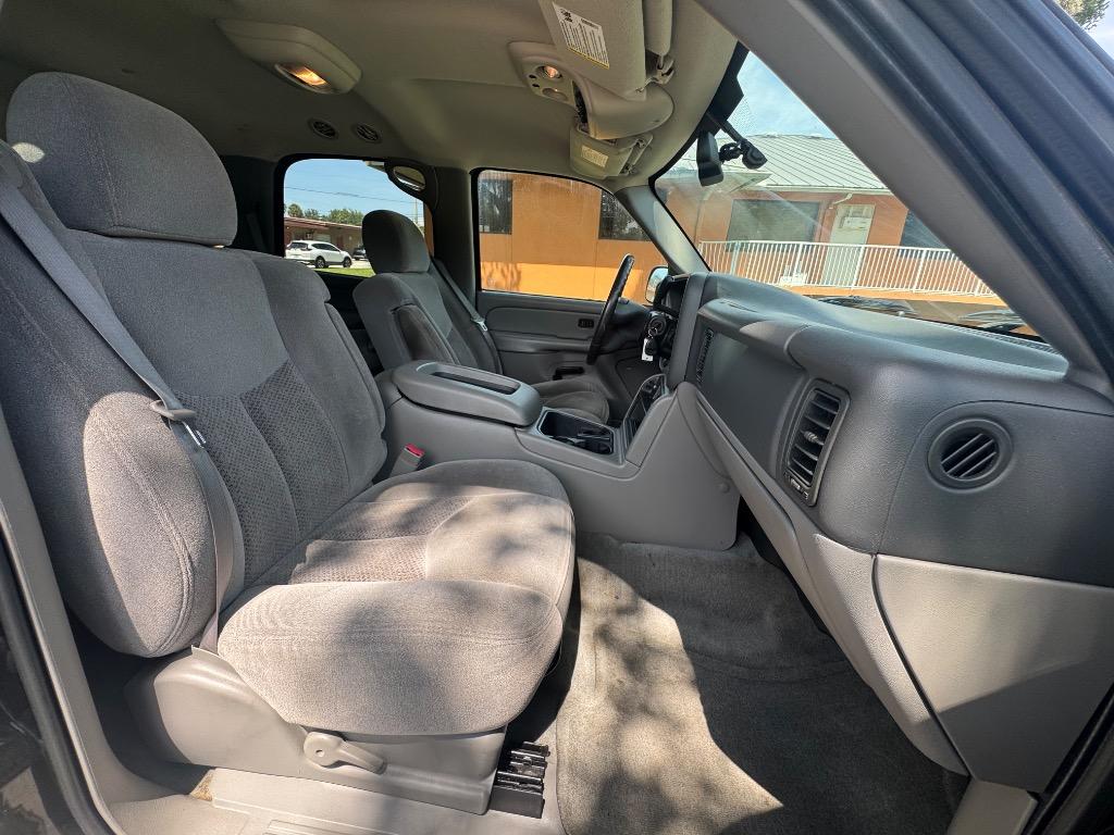 2004 Chevrolet Tahoe LS photo 21