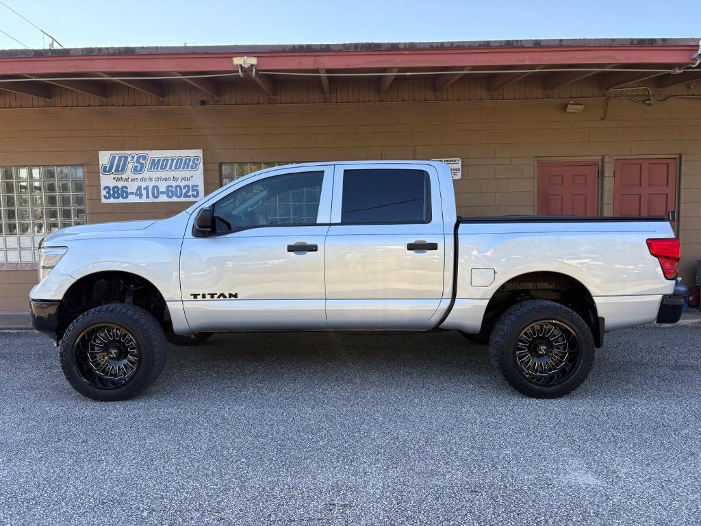 2018 Nissan Titan S's photo